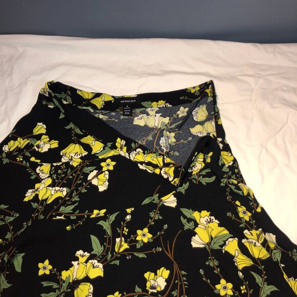 Who What Wear Black Skirt with yellow flowers, Size 6 - Picture 3 of 8